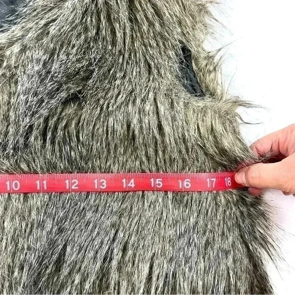 Buffalo David Bitton Brown Super Plush Faux Fur 70’s V-Neck Cropped Vest Size M - Picture 15 of 16